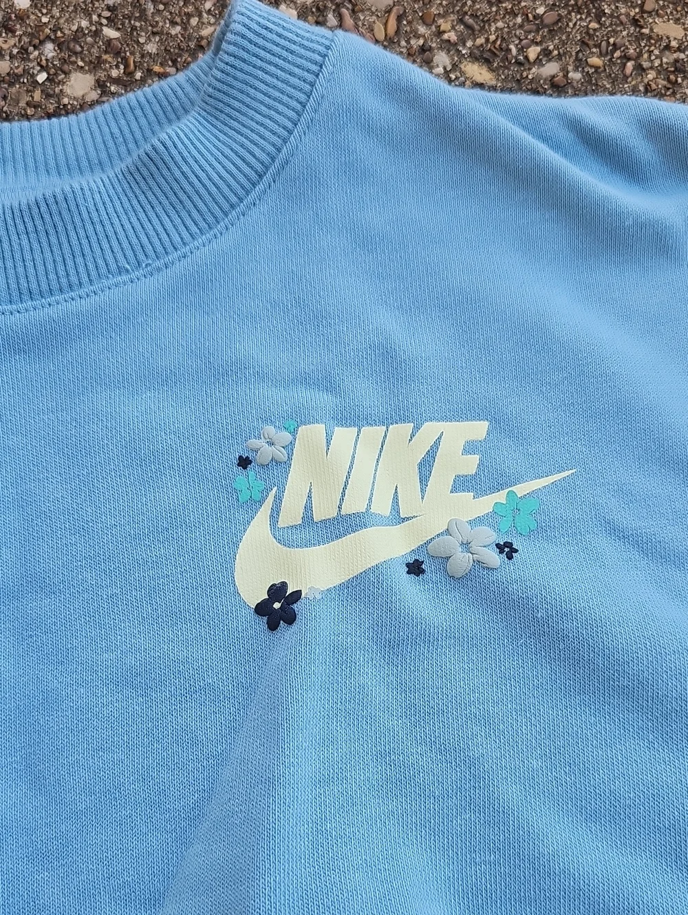 Nike Vivid Teal Blue  Ruffle-Sleeve Crewneck Sweatshirt with White Logo Girls 6X